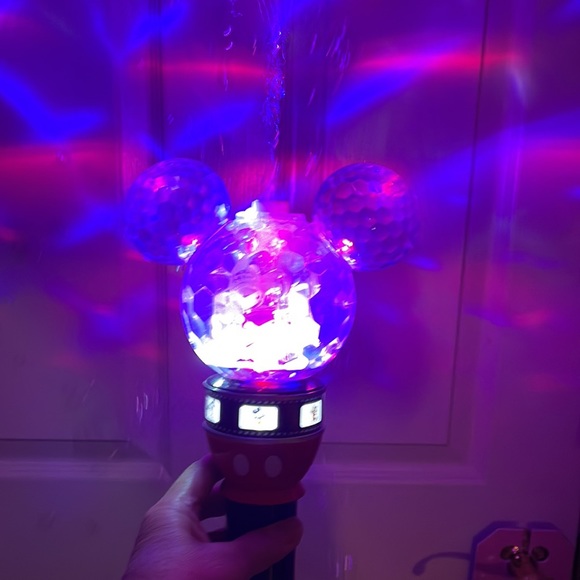 DISNEY PARKS Exclusive- BRAND NEW LED Light Up Mickey Film Reel Bubble blower - Picture 9 of 14